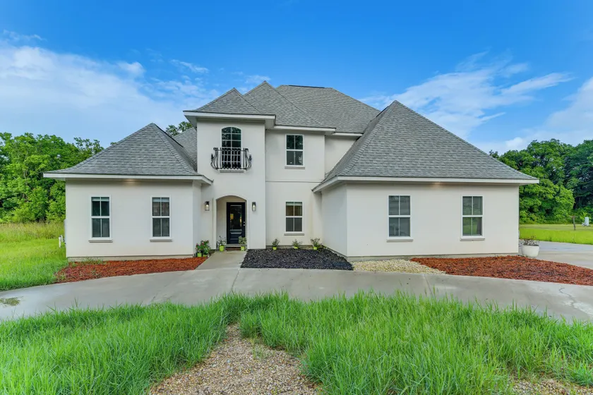 On Several Acres! Luxury Home in Prairieville - Image 1