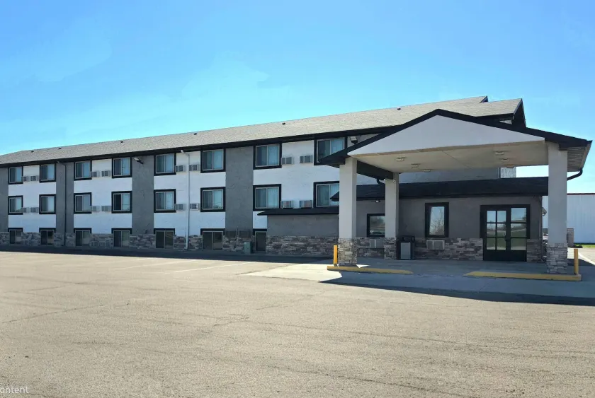 Super 8 by Wyndham Yankton - Image 1