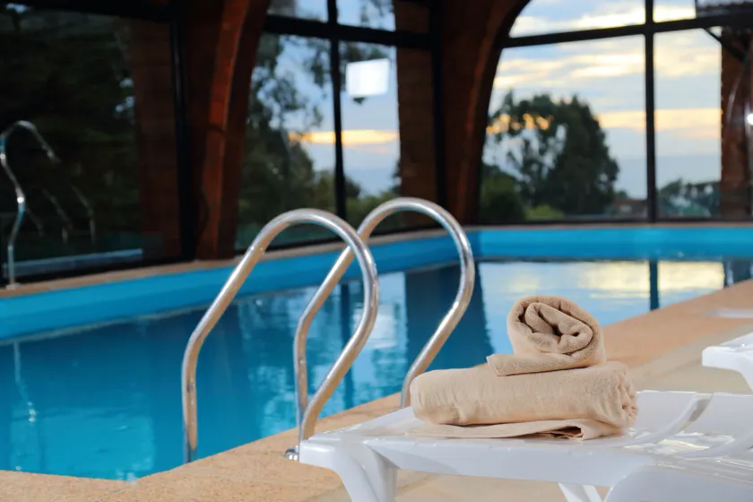 Cabañas y Spa Costa Patagonia - Piscina Climatizada - Image 1