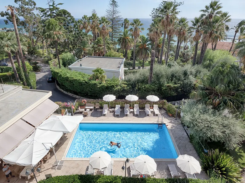 Hotel Paradiso - Image 1