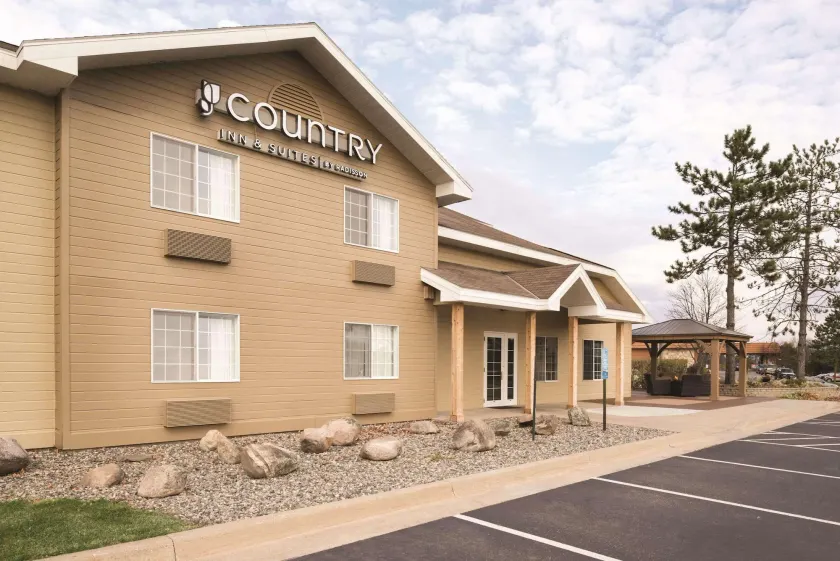 Country Inn & Suites by Radisson, Grand Rapids, MN - Image 1