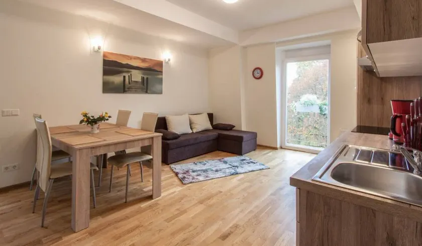 Park Villa Apartments - Image 1