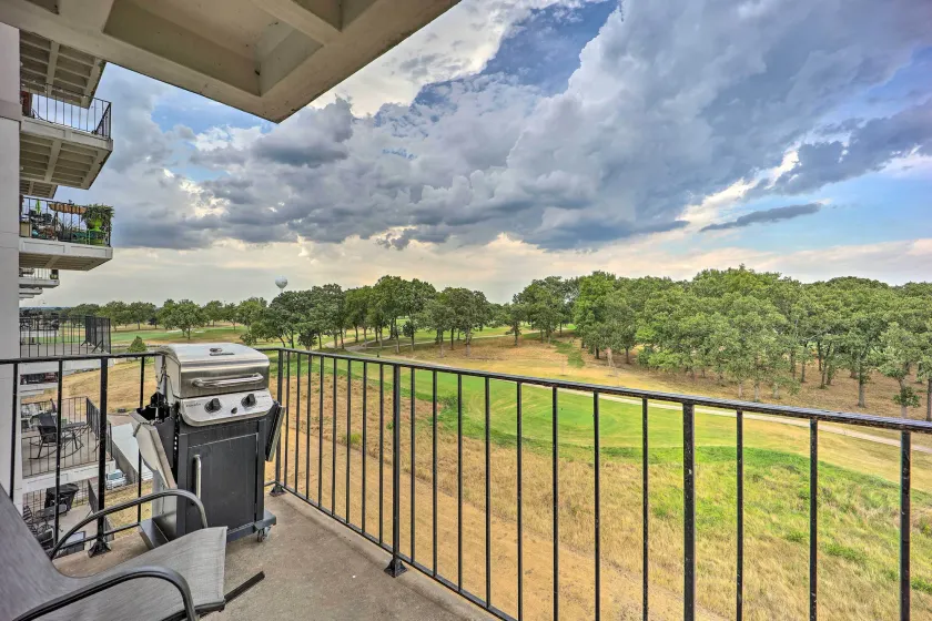 Golf Course & Lake Views: Cozy Afton Condo! - Image 1