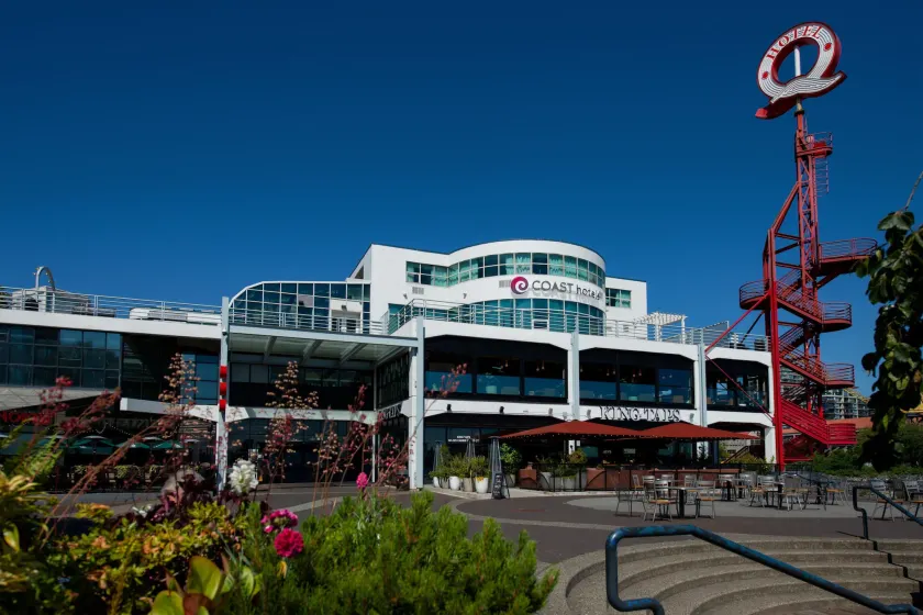 Coast Lonsdale Quay Hotel - Image 1