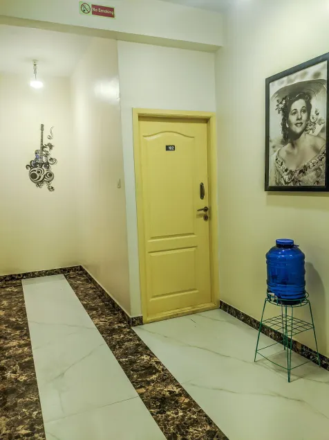 Sports Icon Suites - Interior entrance