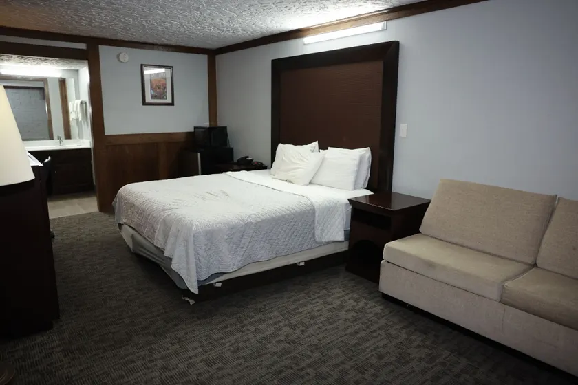 Rittiman Inn and Suites - Image 1