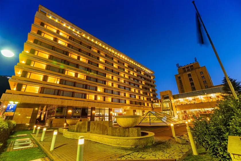 Hotel Aro Palace - Image 1