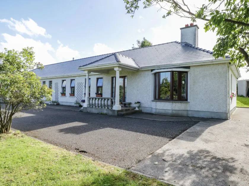 Belladrihid Cottage - Image 1