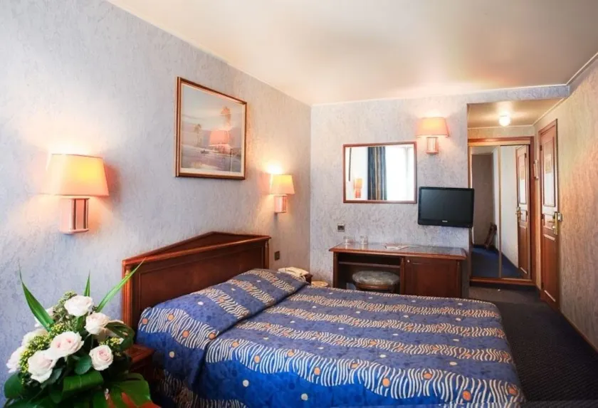 Hotel Meslay Republique - Image 1