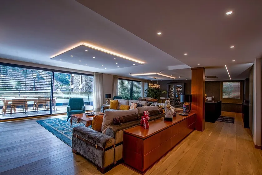 Luxury Apartment With Private Jacuzzi - Image 1