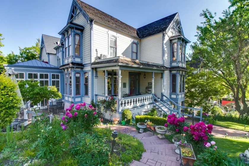 Winchester Inn - Image 1
