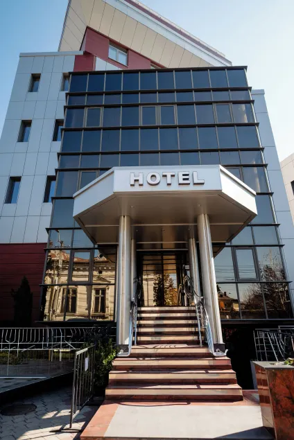 Acapulco Hotel - Image 1