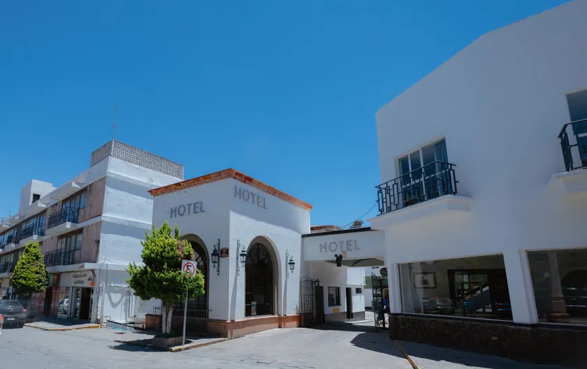 Hotel Zacatecas Courts - Image 1