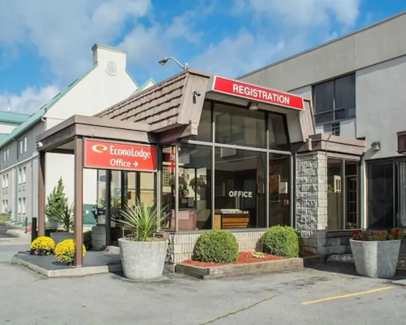 Econo Lodge By the Falls - Image 1