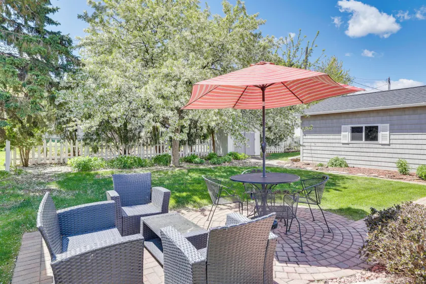 Lake Pepin Retreat: Walk to Beach & Marina! - Image 1