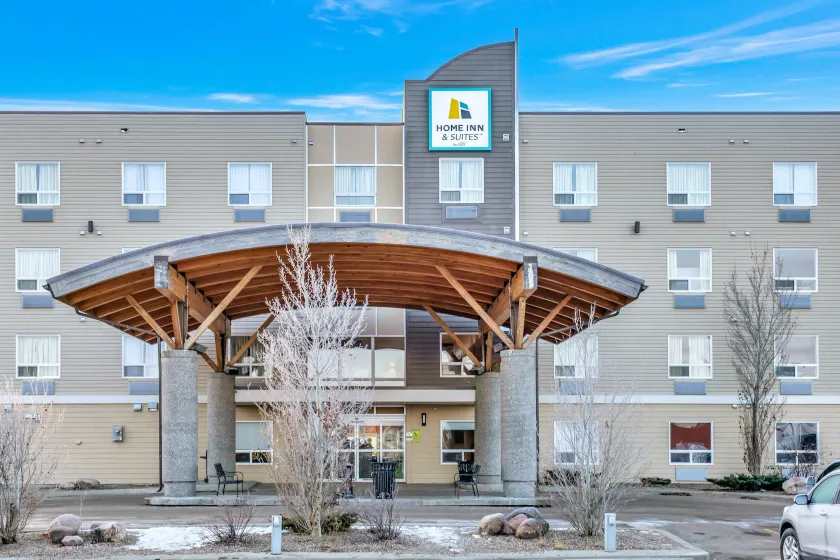 Home Inn and Suites Lloydminster - Image 1