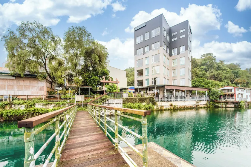 Shui Yang Lakeview House with Elevator - Image 1