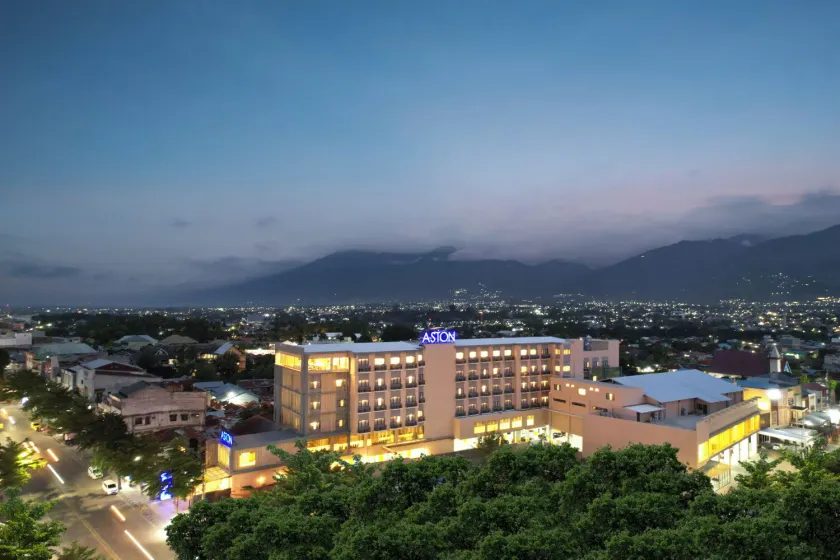 Aston Palu Hotel & Conference Center - Image 1