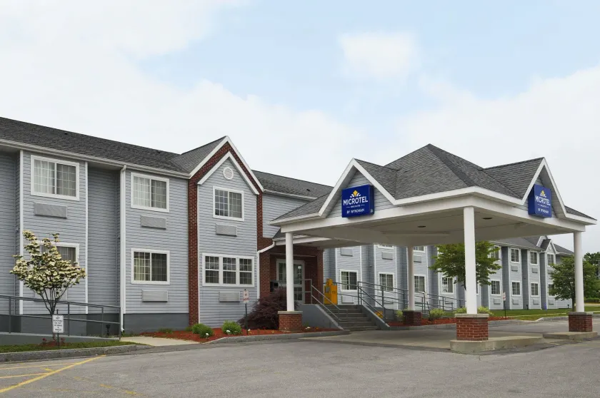 Microtel Inn & Suites by Wyndham Syracuse Baldwinsville - Image 1