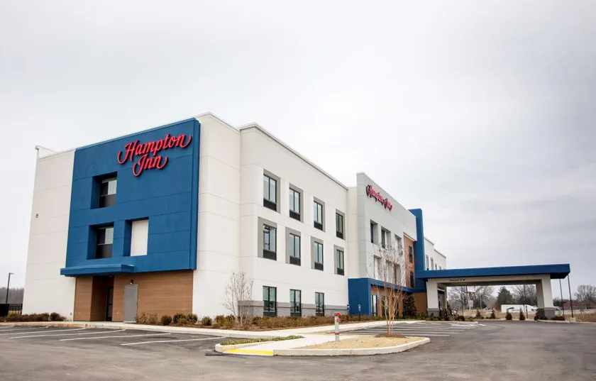 Hampton Inn Lexington, TN - Image 1
