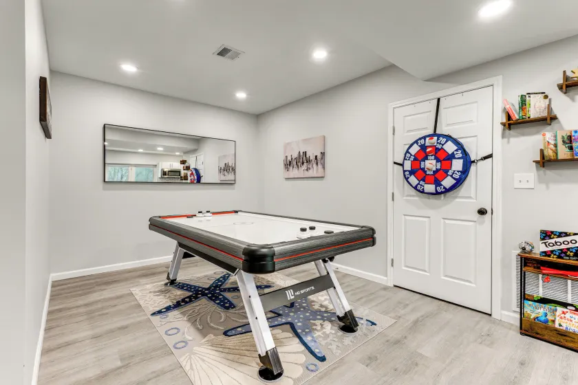 Renovated Logan Home w/ Pond & Fire Pit - Intérieur