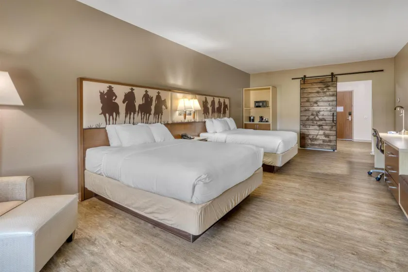 Best Western Bandera Suites & Saloon - Image 1