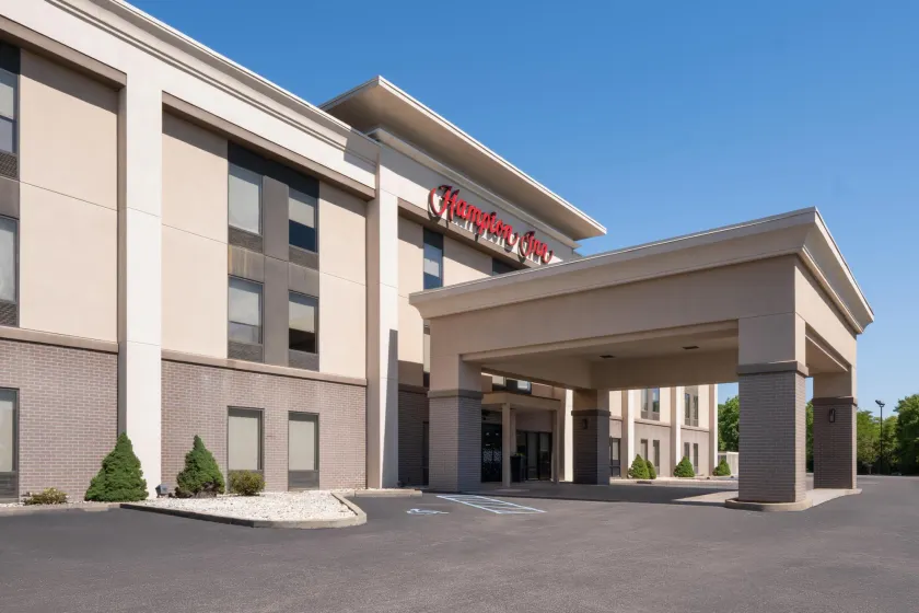 Hampton Inn Winfield/teays Valley - Image 1