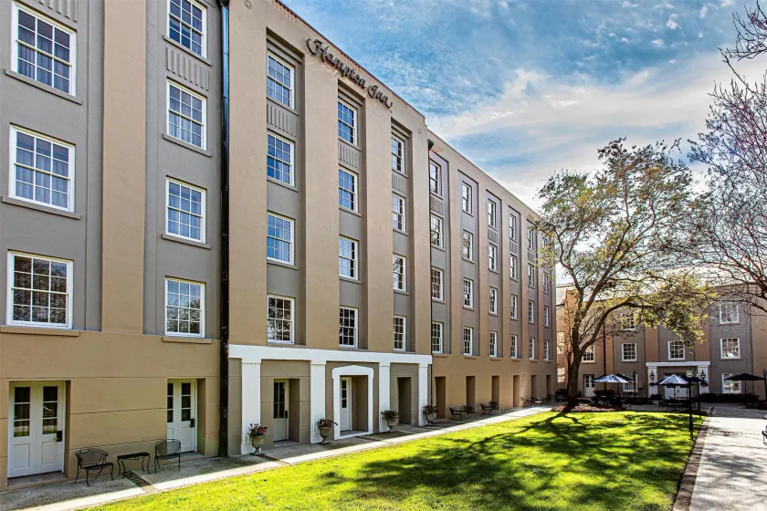 Hampton Inn Charleston-Historic District - Image 1