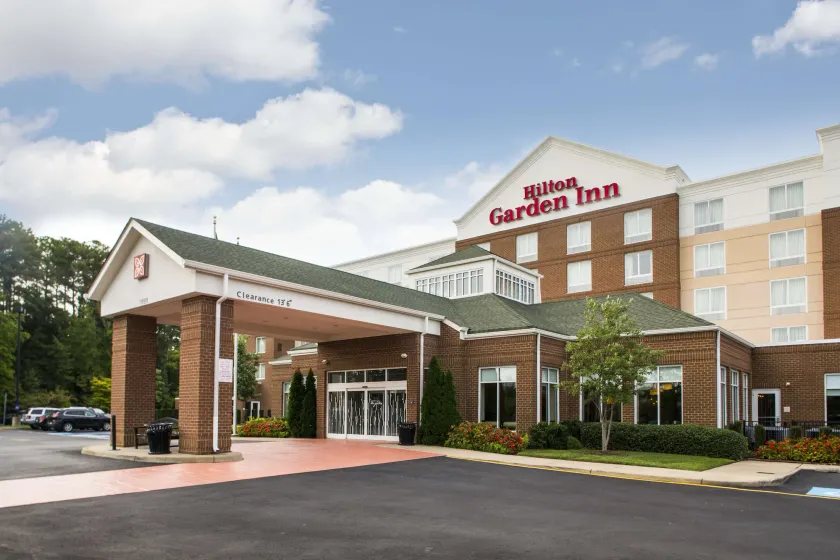 Hilton Garden Inn Hampton Coliseum Central - Image 1