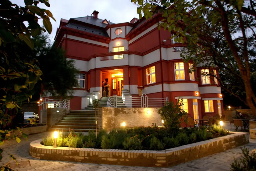 Hotel Villa - Image 1