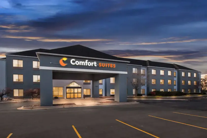 Comfort Suites Stevens Point - Image 1