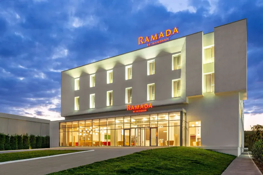 Ramada by Wyndham Targu Jiu - Image 1