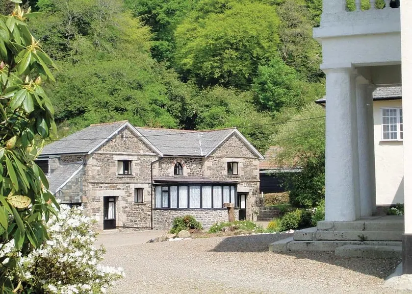 Rosecraddoc Manor Self Catering Holidays - Image 1