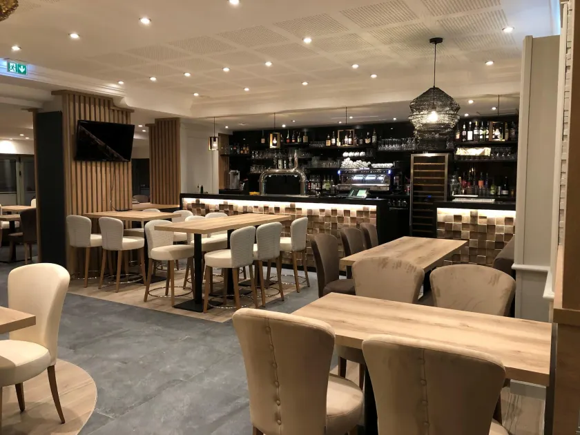 Best Western Le Duguesclin Hôtel-Restaurant - Image 1