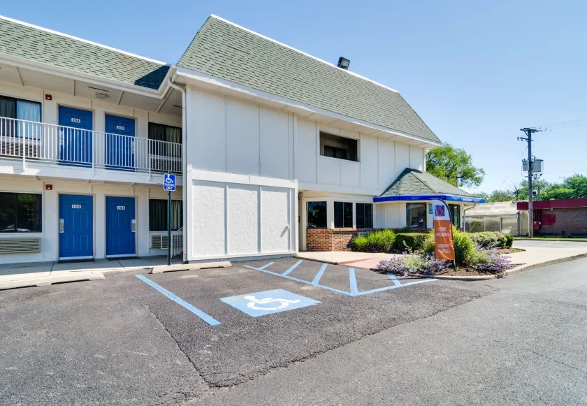 Motel 6-Schiller Park, IL - Chicago O'Hare - Image 1
