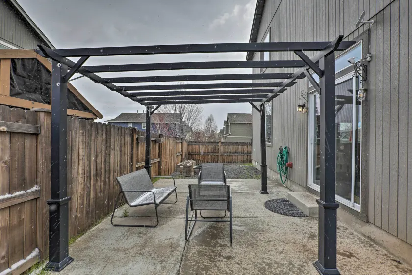 Chic Bend Home w/ Deck < 3 Mi to Downtown! - Interiør