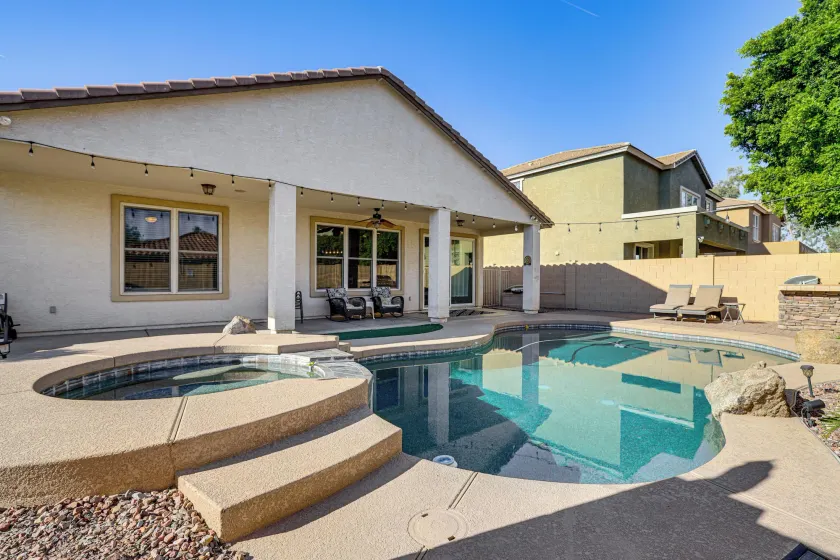 Poolside Oasis: Group-friendly Getaway in Phoenix! - Image 1