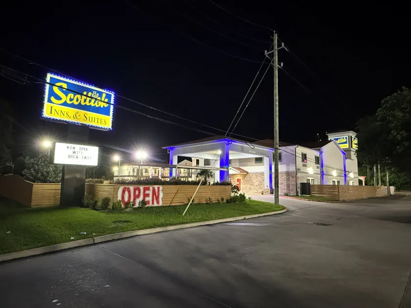 Scottish Inn & Suites - IAH Airport - Image 1
