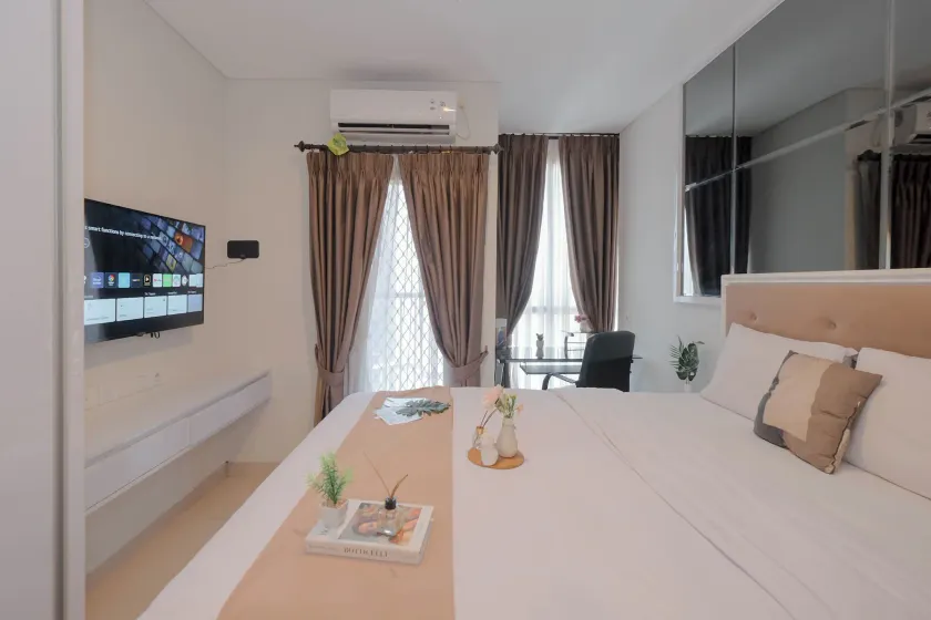 Modern Design and Homey Studio Ciputra World 2 Apartment By Travelio - Image 1