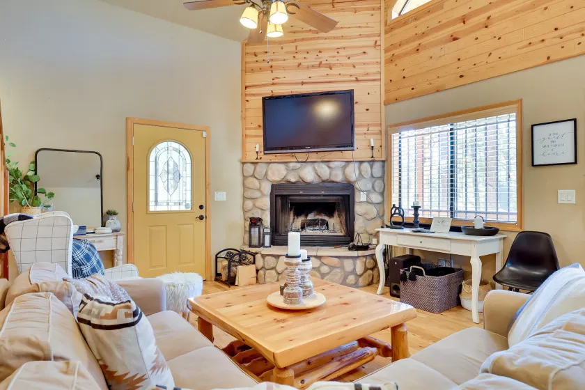 Dog-friendly Nutrioso Cabin w/ Wraparound Porch! - Image 1