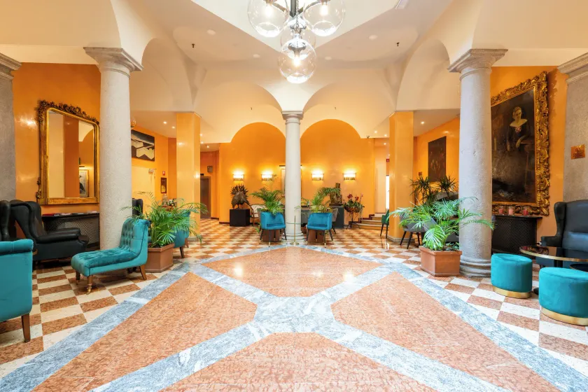 Hotel Regina - Image 1