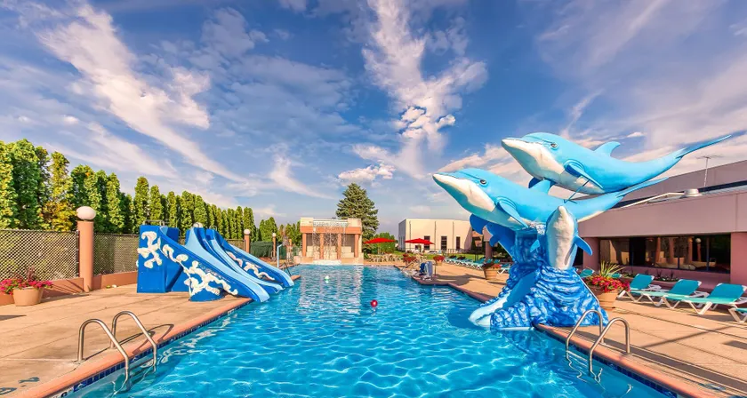 Grand Marquis Waterpark Hotel & Suites - Image 1