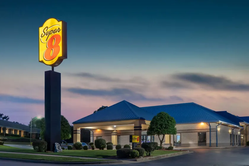 Super 8 by Wyndham North Little Rock/McCain - Image 1