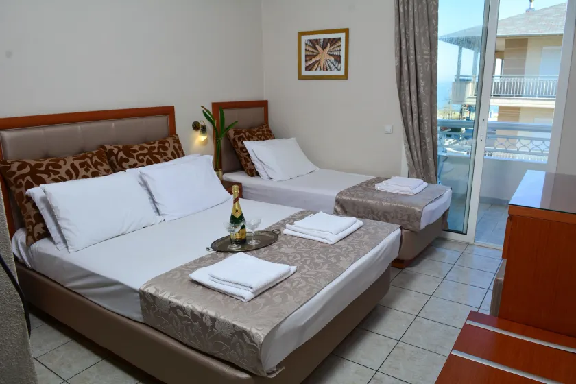 Hermes Rooms & Suites - Image 1