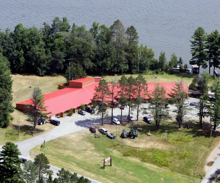 Hiawatha Lodge Inn - Image 1