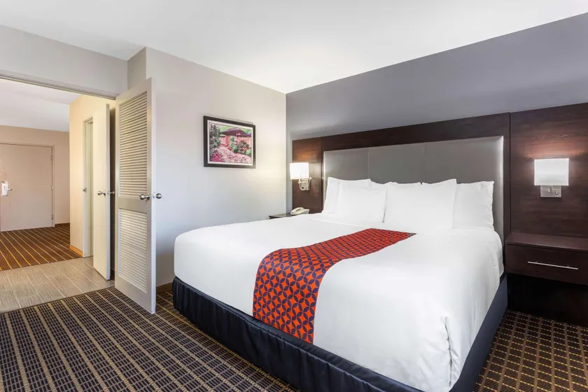 La Quinta by Wyndham Rockford - Image 1
