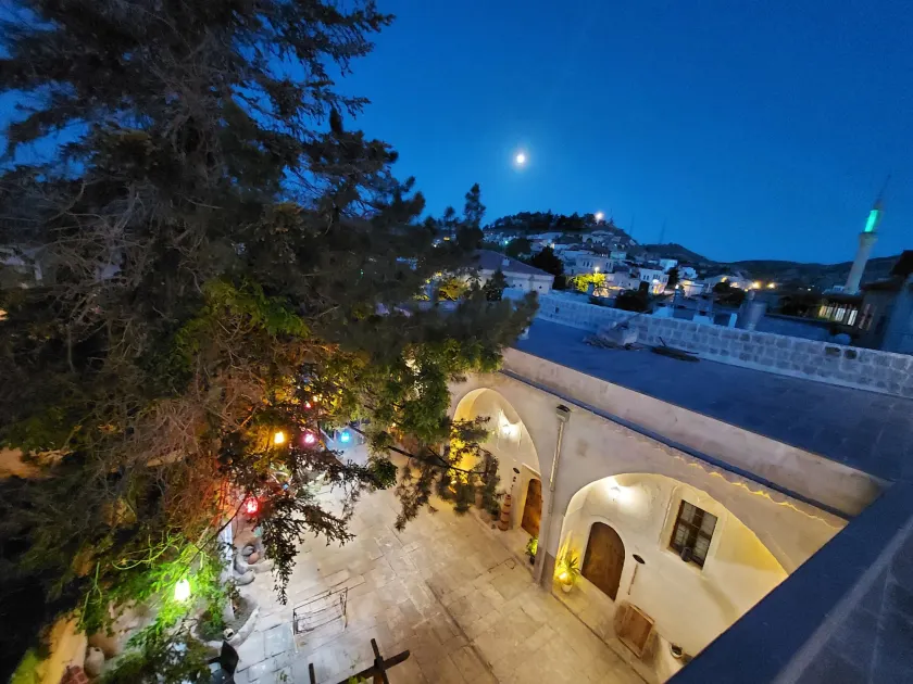 ARMEsos Cave Hotel - Image 1