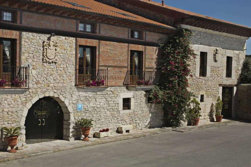 Hotel Casona Los Caballeros - Image 1