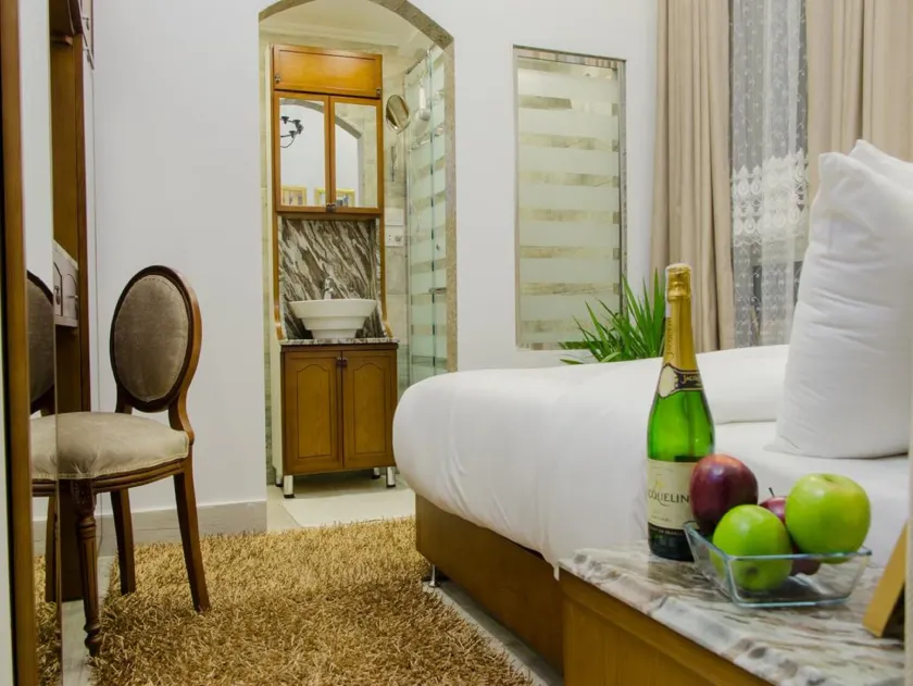 Paris Hotel-Talaat Harb Sq - Image 1