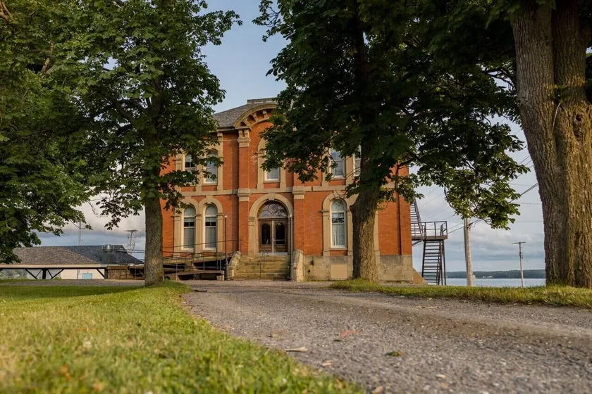 The Customs House Inn - Image 1